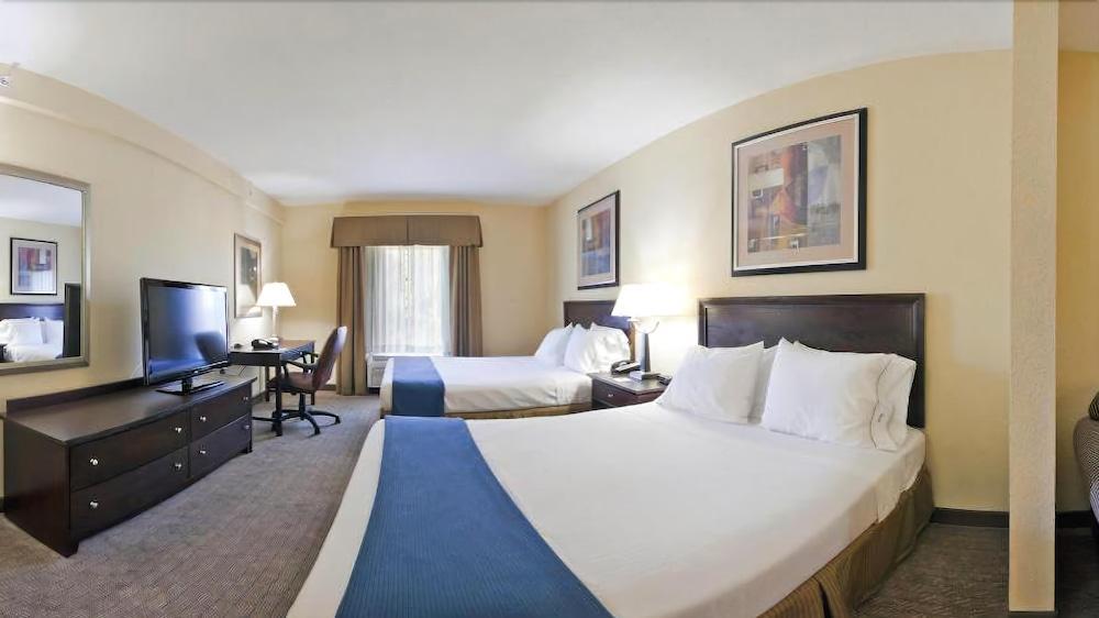 Holiday Inn Express Hotel & Suites Clearwater Us 19 North, An Ihg Hotel Экстерьер фото