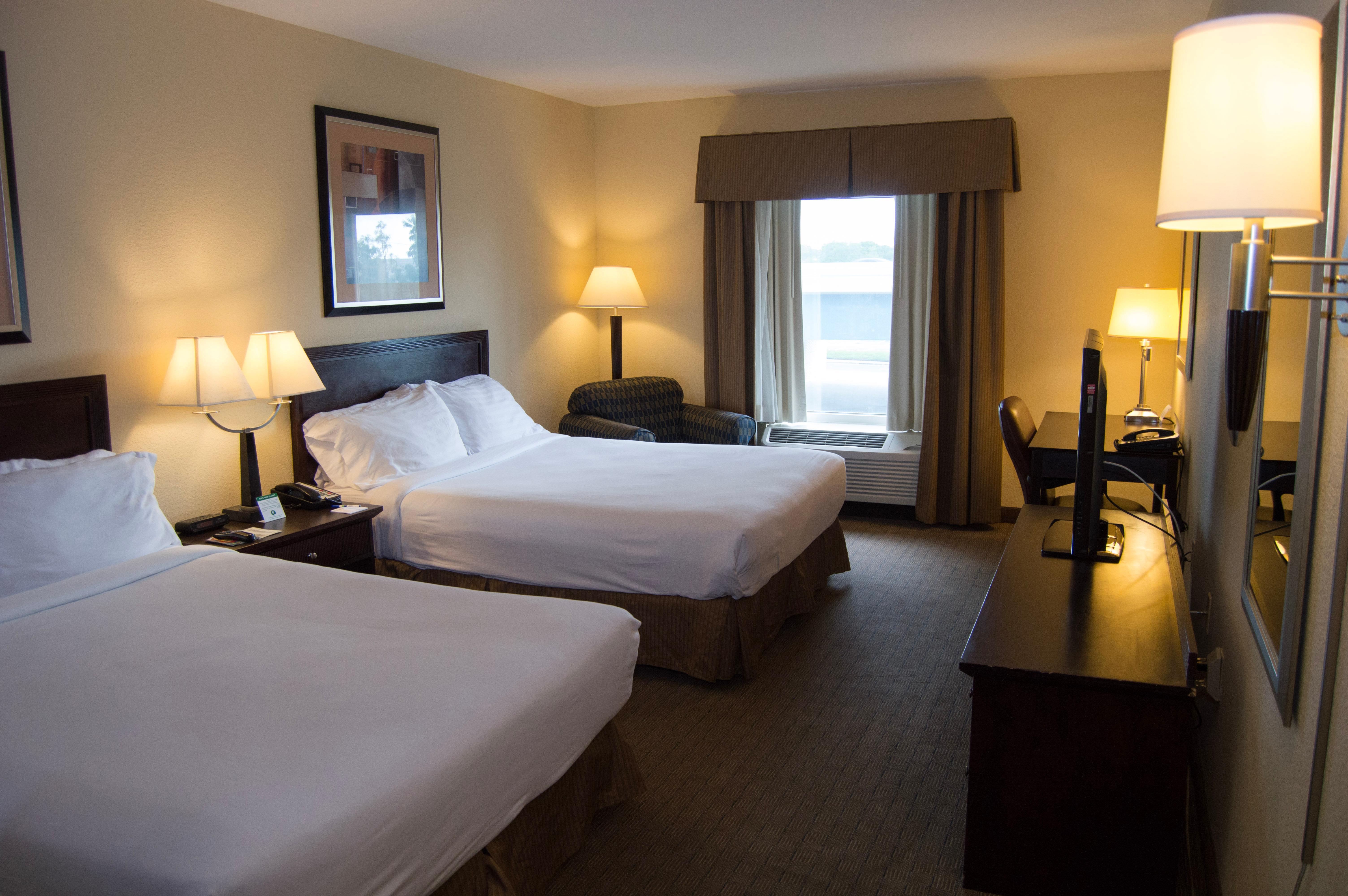 Holiday Inn Express Hotel & Suites Clearwater Us 19 North, An Ihg Hotel Экстерьер фото